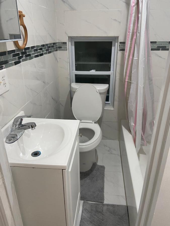 A Comfortable Room New York Bagian luar foto